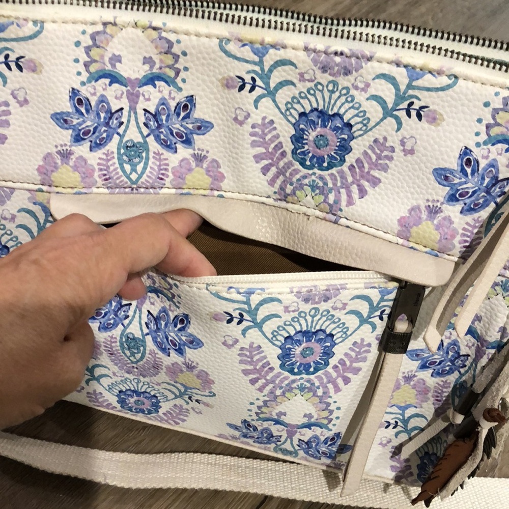 THE SAK Shoulder Bag - Picture 9 of 14